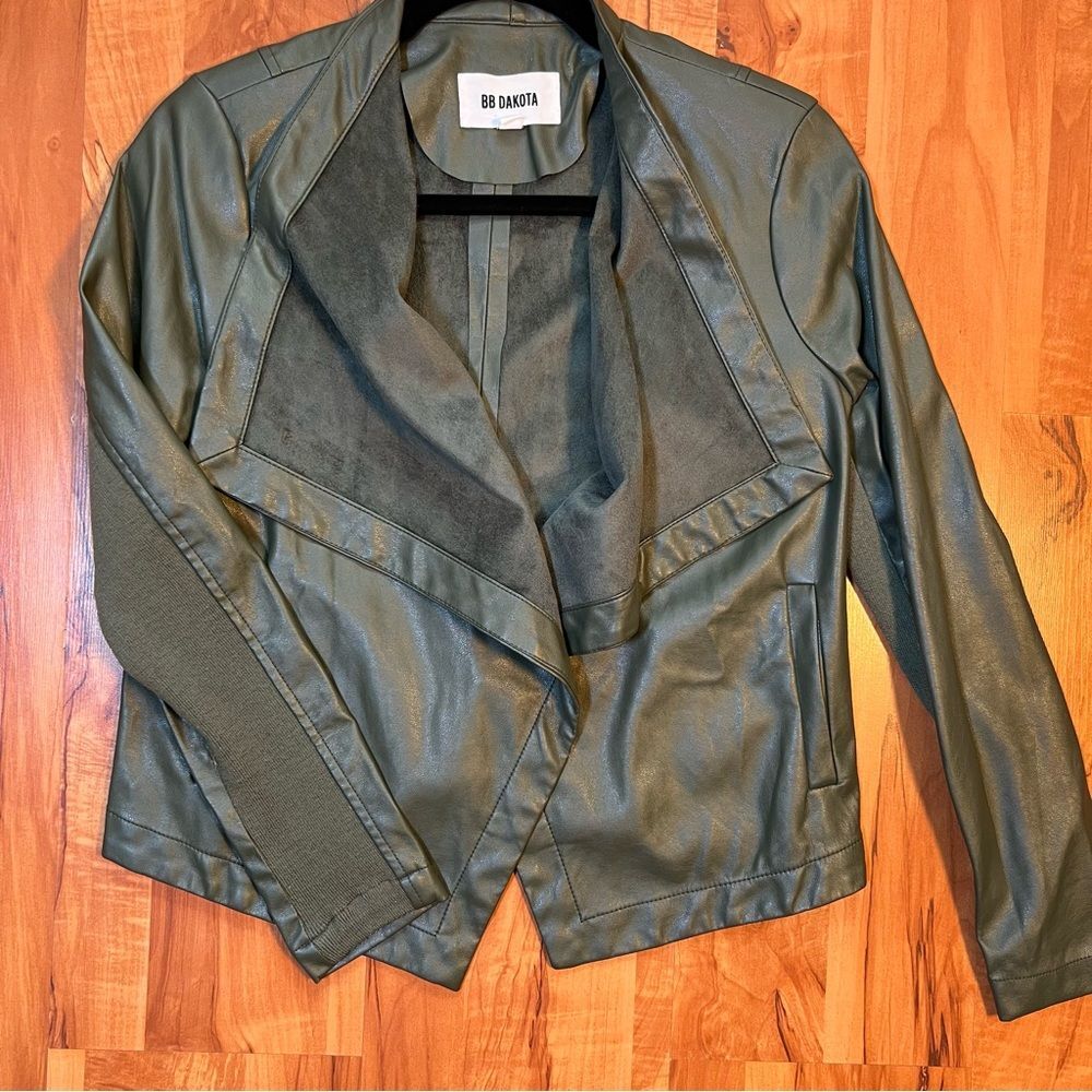 BB Dakota faux leather jacket 🔥 green 🔥 super soft 🔥 small